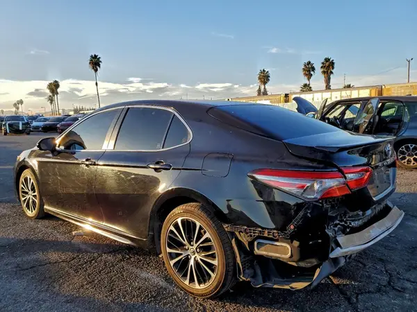 JTNB11HK9J3069170 2018 TOYOTA CAMRY - Image 2