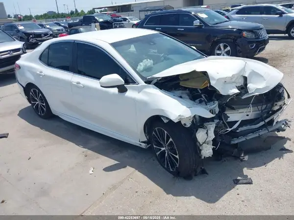 JTNB11HK9J3070044 2018 TOYOTA CAMRY - Image 1