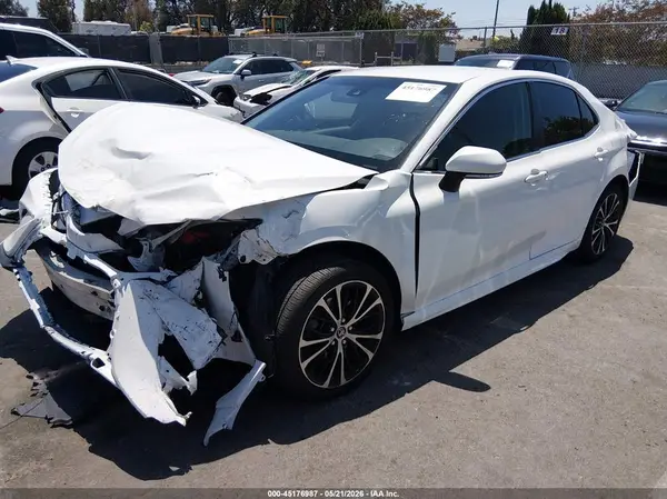JTNB11HK9J3073705 2018 TOYOTA CAMRY - Image 2