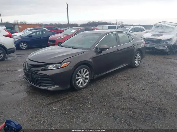 JTNB11HKXJ3000133 2018 TOYOTA CAMRY - Image 2