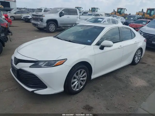 JTNB11HKXJ3000603 2018 TOYOTA CAMRY - Image 2
