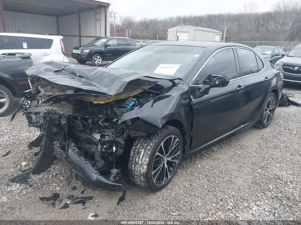 JTNB11HKXJ3001587 2018 TOYOTA CAMRY - Image 2