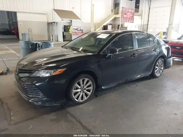 JTNB11HKXJ3002061 2018 TOYOTA CAMRY - Image 2