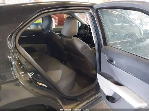 JTNB11HKXJ3002061 2018 TOYOTA CAMRY - Image 8