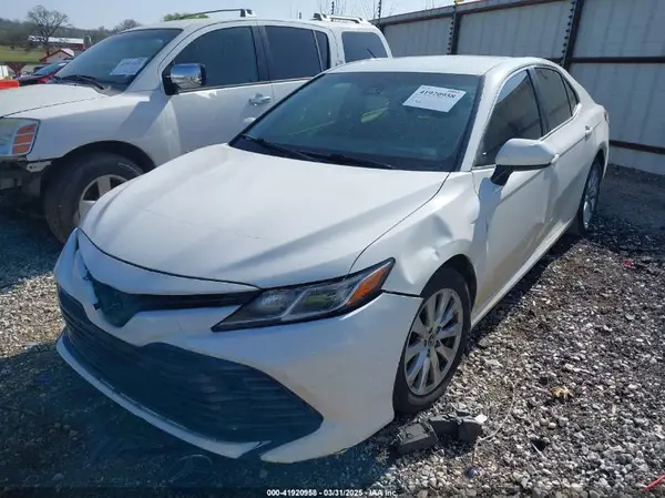 JTNB11HKXJ3003081 2018 TOYOTA CAMRY - Image 2