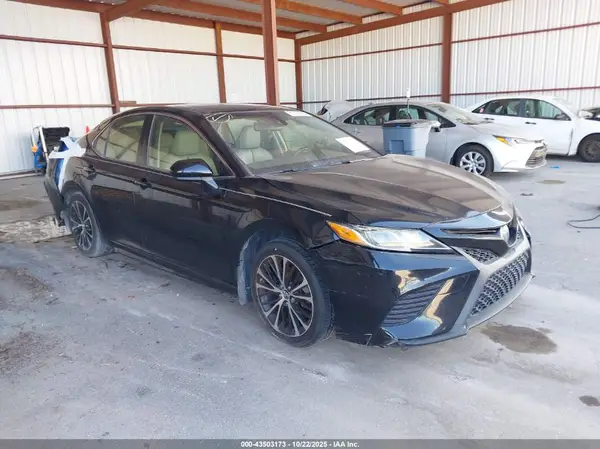 JTNB11HKXJ3008930 2018 TOYOTA CAMRY - Image 1