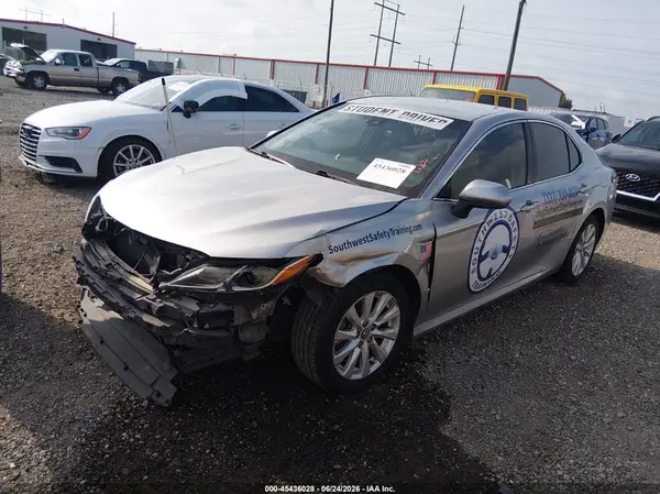 JTNB11HKXJ3018955 2018 TOYOTA CAMRY - Image 2