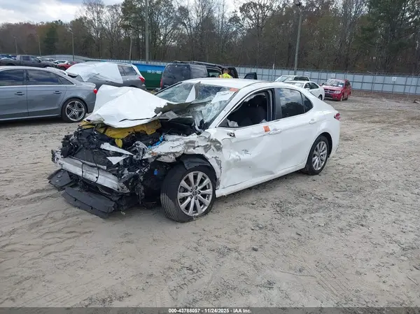 JTNB11HKXJ3030037 2018 TOYOTA CAMRY - Image 2