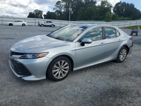 JTNB11HKXJ3033942 2018 TOYOTA CAMRY - Image 1
