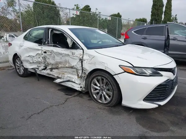 JTNB11HKXJ3039983 2018 TOYOTA CAMRY - Image 1