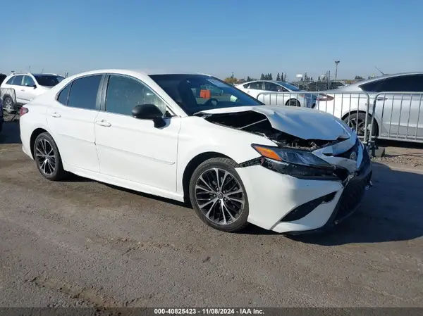 JTNB11HKXJ3040065 2018 TOYOTA CAMRY - Image 1