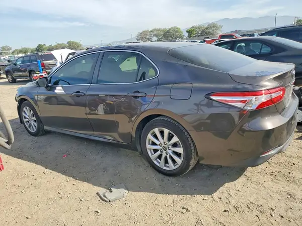 JTNB11HKXJ3040096 2018 TOYOTA CAMRY - Image 2