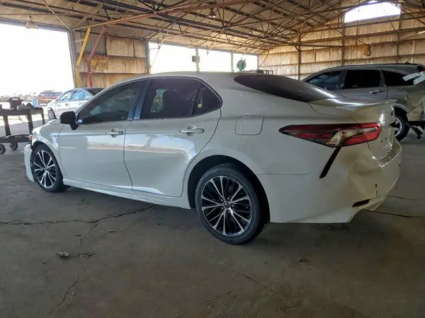 JTNB11HKXJ3048621 2018 TOYOTA CAMRY - Image 2