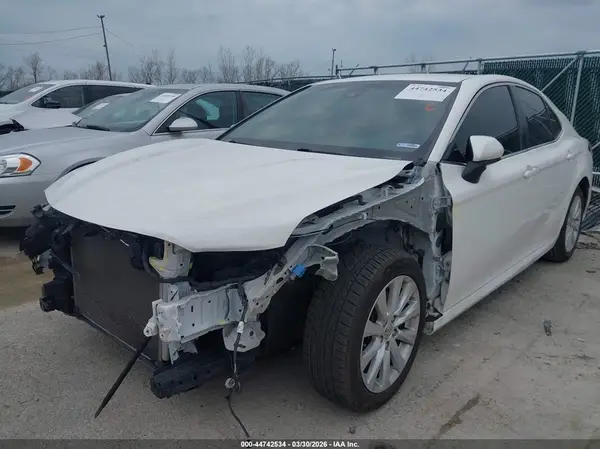 JTNB11HKXJ3049400 2018 TOYOTA CAMRY - Image 2
