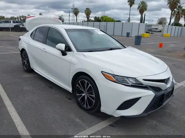 JTNB11HKXJ3060607 2018 TOYOTA CAMRY - Image 1