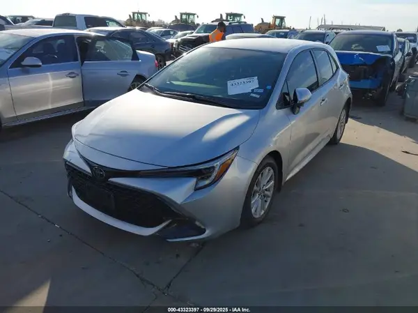 JTND4MBE8S3238746 2025 TOYOTA COROLLA - Image 2