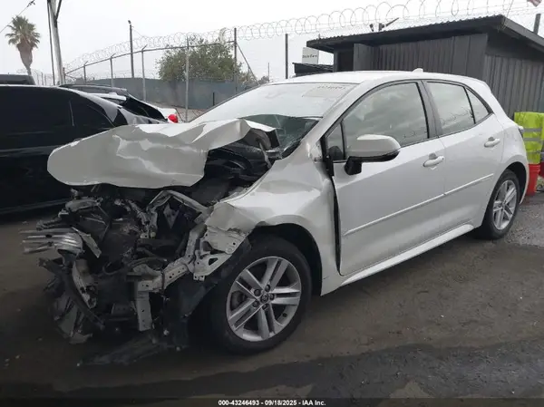 JTND4RBE7L3077563 2020 TOYOTA COROLLA - Image 2