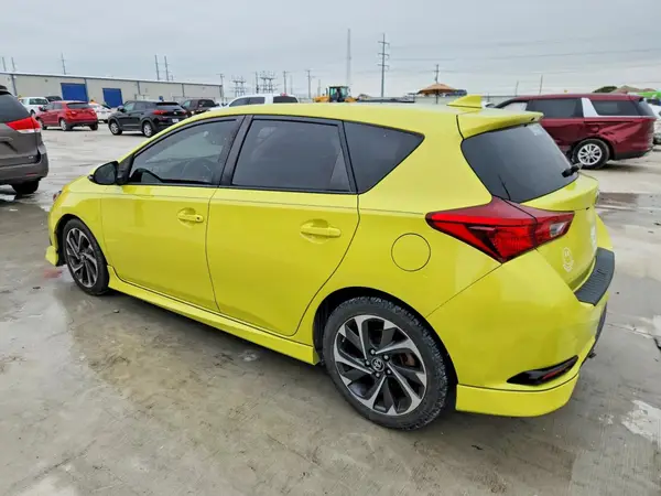 JTNKARJE0JJ557034 2018 TOYOTA COROLLA - Image 2
