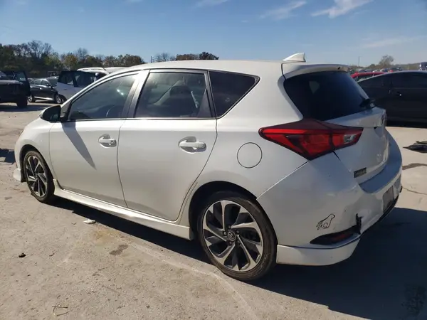 JTNKARJE0JJ564565 2018 TOYOTA COROLLA - Image 2