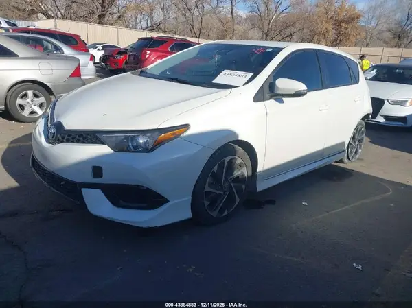 JTNKARJE0JJ564632 2018 TOYOTA COROLLA - Image 2