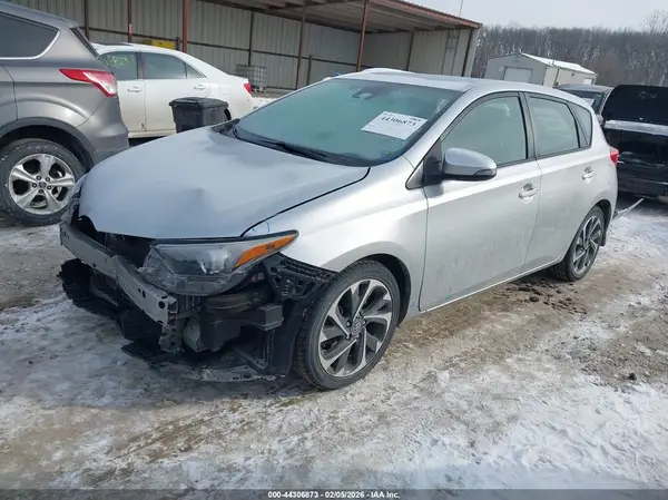 JTNKARJE0JJ565425 2018 TOYOTA COROLLA - Image 2