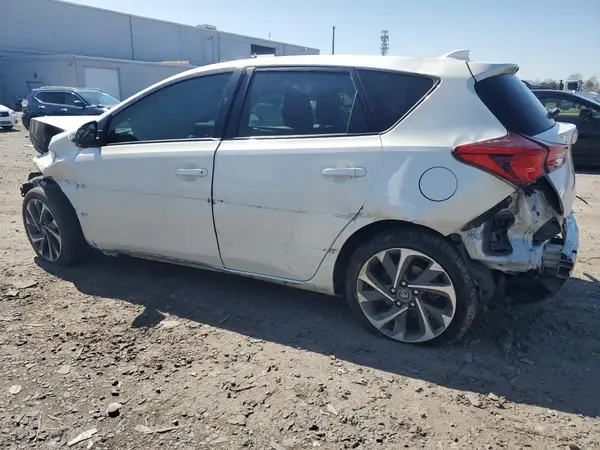 JTNKARJE0JJ565859 2018 TOYOTA COROLLA - Image 2