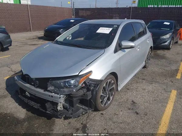 JTNKARJE0JJ566493 2018 TOYOTA COROLLA - Image 2