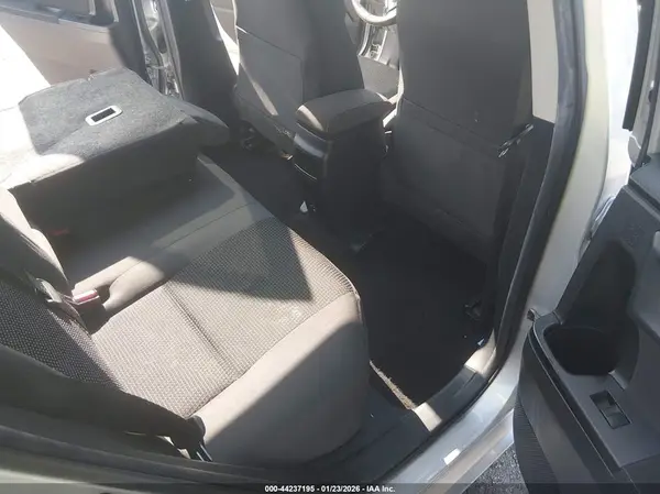 JTNKARJE0JJ566493 2018 TOYOTA COROLLA - Image 8