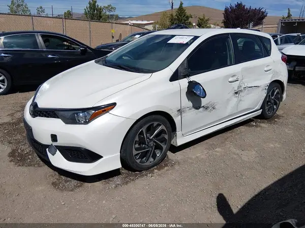 JTNKARJE0JJ573119 2018 TOYOTA COROLLA - Image 2