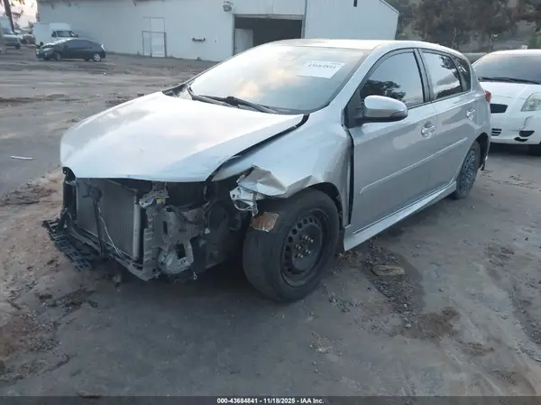 JTNKARJE1HJ533951 2017 TOYOTA COROLLA - Image 2