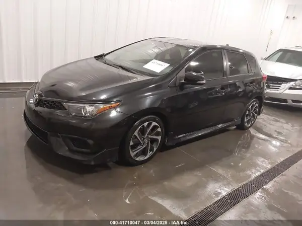 JTNKARJE1JJ553834 2018 TOYOTA COROLLA - Image 2