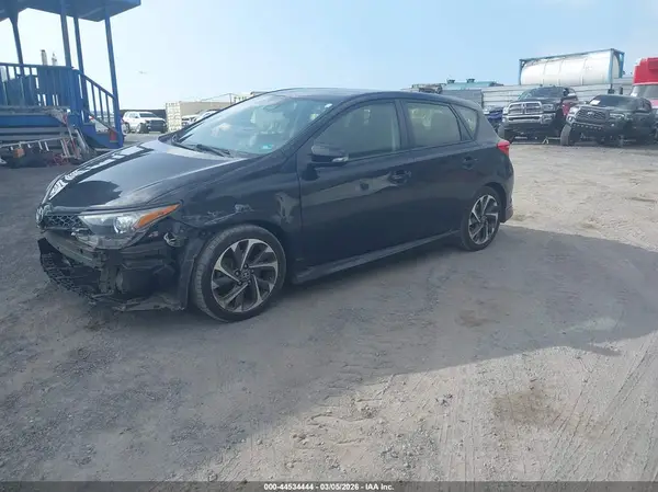 JTNKARJE1JJ555468 2018 TOYOTA COROLLA - Image 2