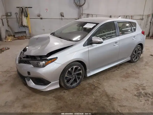 JTNKARJE1JJ556698 2018 TOYOTA COROLLA - Image 2