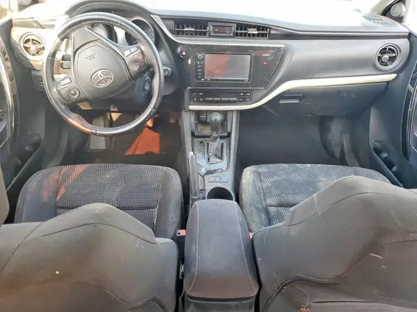 JTNKARJE1JJ557415 2018 TOYOTA COROLLA - Image 8
