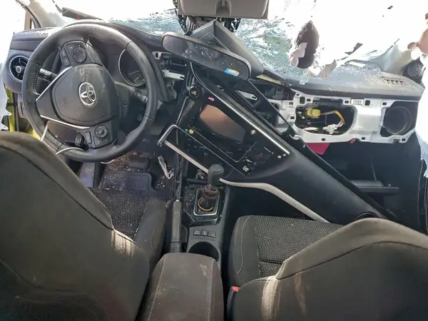 JTNKARJE1JJ558015 2018 TOYOTA COROLLA - Image 8