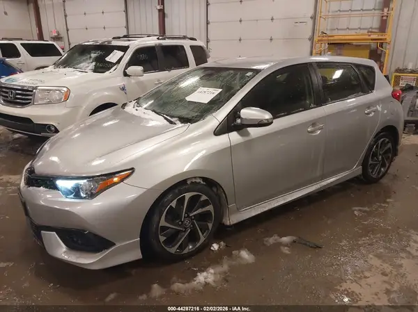 JTNKARJE1JJ558659 2018 TOYOTA COROLLA - Image 2