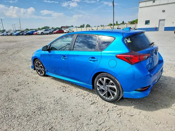 JTNKARJE1JJ558743 2018 TOYOTA COROLLA - Image 2