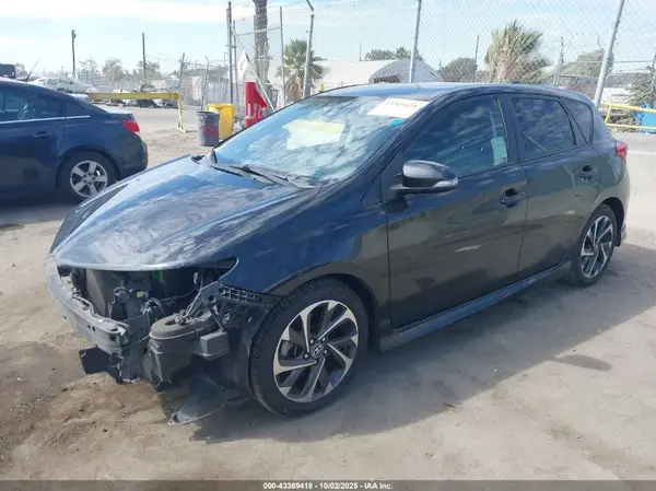 JTNKARJE1JJ558838 2018 TOYOTA COROLLA - Image 2