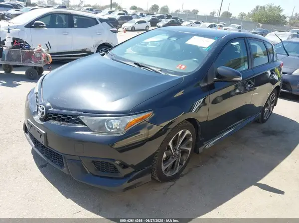 JTNKARJE1JJ560539 2018 TOYOTA COROLLA - Image 2