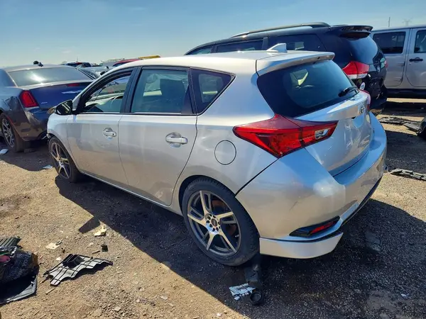 JTNKARJE1JJ561349 2018 TOYOTA COROLLA - Image 2