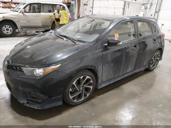 JTNKARJE1JJ562288 2018 TOYOTA COROLLA - Image 2