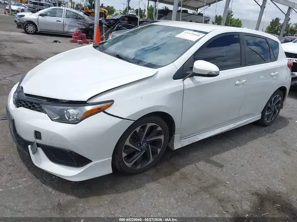 JTNKARJE1JJ562808 2018 TOYOTA COROLLA - Image 2