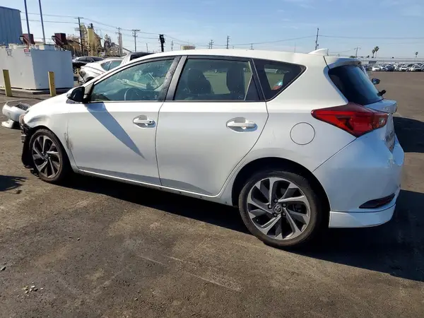 JTNKARJE1JJ563294 2018 TOYOTA COROLLA - Image 2