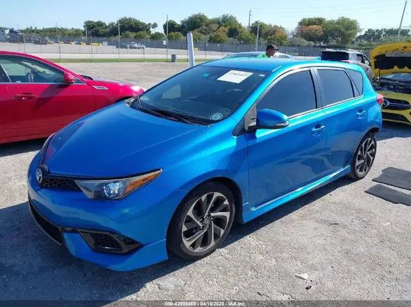 JTNKARJE1JJ564798 2018 TOYOTA COROLLA - Image 2