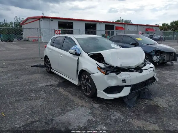 JTNKARJE1JJ565076 2018 TOYOTA COROLLA - Image 1