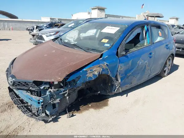 JTNKARJE1JJ568477 2018 TOYOTA COROLLA - Image 2
