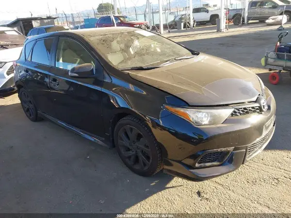 JTNKARJE1JJ570228 2018 TOYOTA COROLLA - Image 1