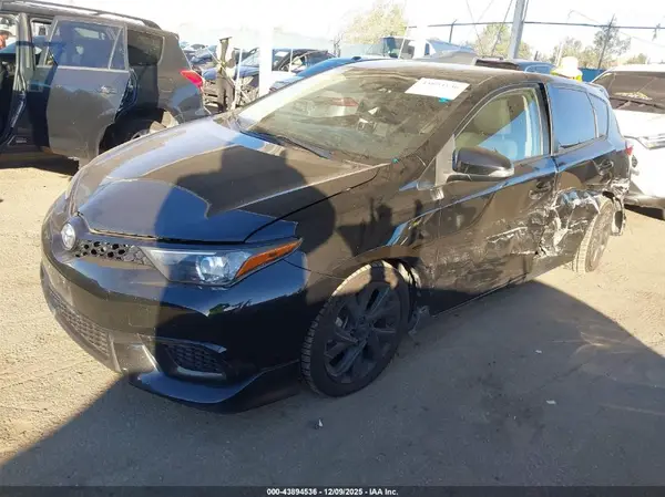 JTNKARJE1JJ570228 2018 TOYOTA COROLLA - Image 2
