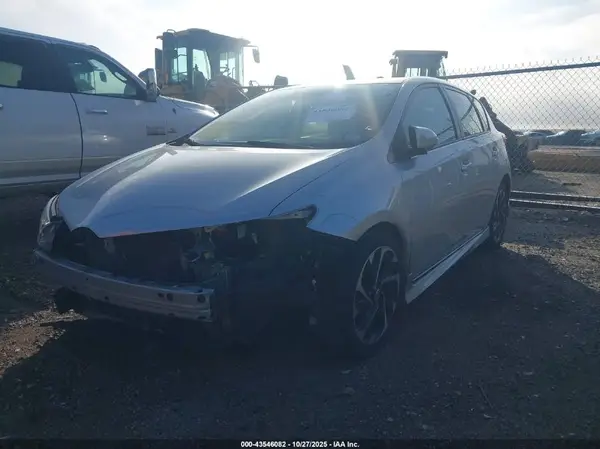 JTNKARJE1JJ571511 2018 TOYOTA COROLLA - Image 2