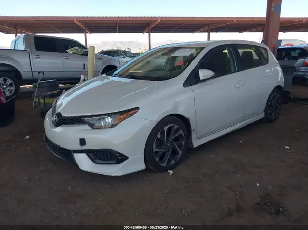 JTNKARJE1JJ572139 2018 TOYOTA COROLLA - Image 2